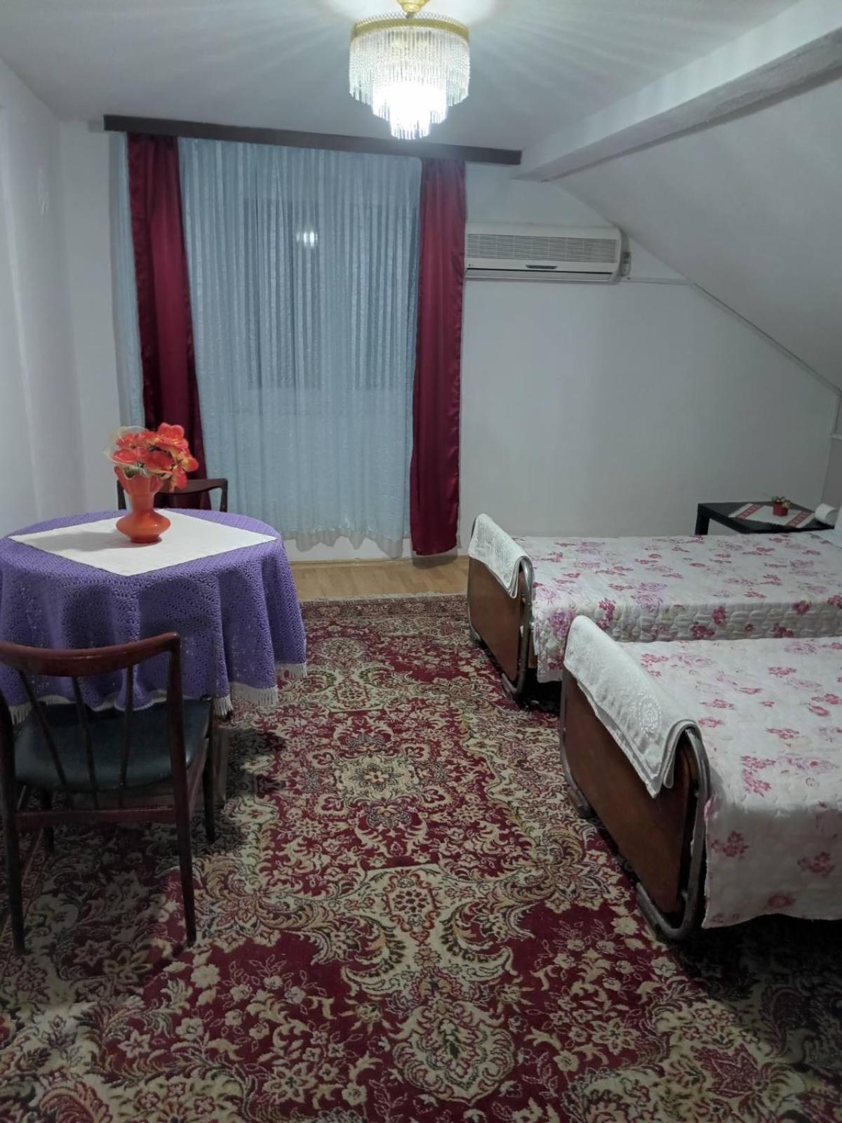 Guesthouse Sobi-Rooms Gradsko Exterior foto